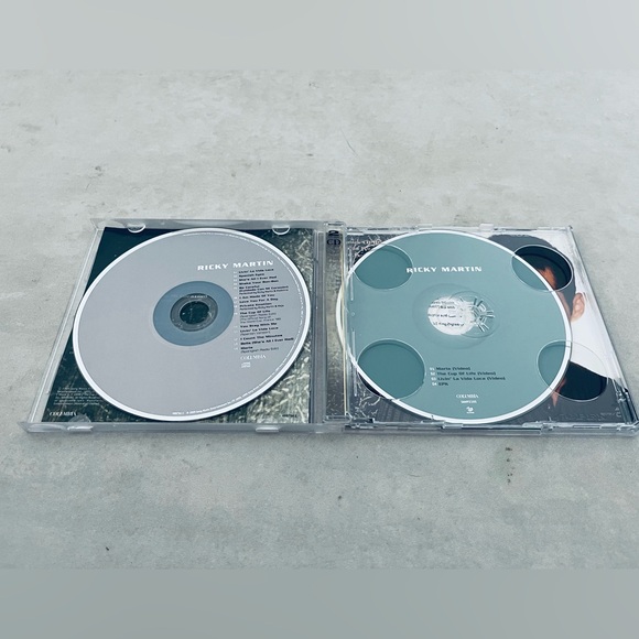 Ricky Martin 2 CD - Picture 2 of 2